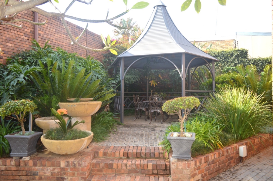 4 Bedroom Property for Sale in Wilkoppies North West